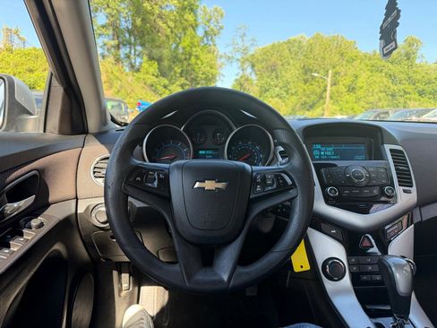 Used 2015 Chevrolet Cruze LT FWD image 18