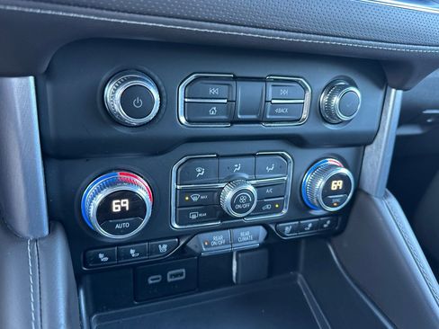 Used 2024 GMC Yukon SLT image 29