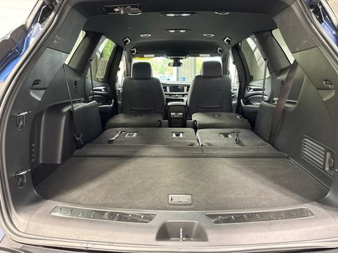 Used 2023 Buick Enclave Essence AWD/4WD image 46