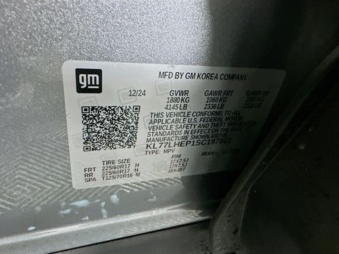 Used 2025 Chevrolet Trax LT FWD image 12