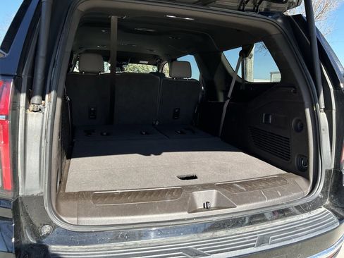 Used 2024 Chevrolet Suburban LT RWD image 30