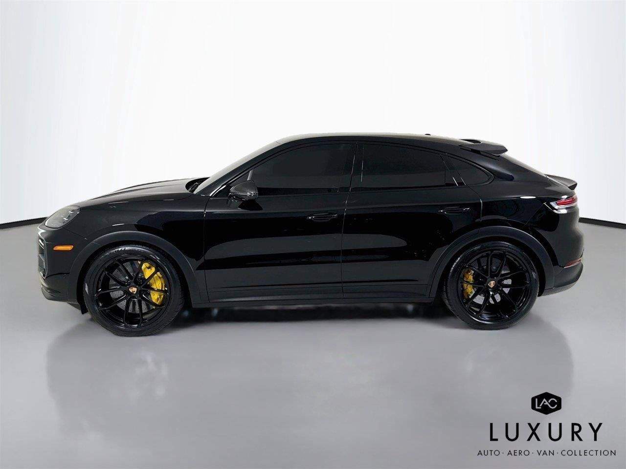 Used 2025 Porsche Cayenne Turbo GT AWD/4WD image 9