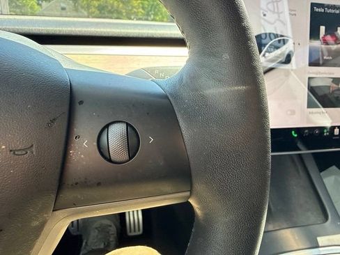 Used 2022 Tesla Model Y Performance AWD/4WD image 25