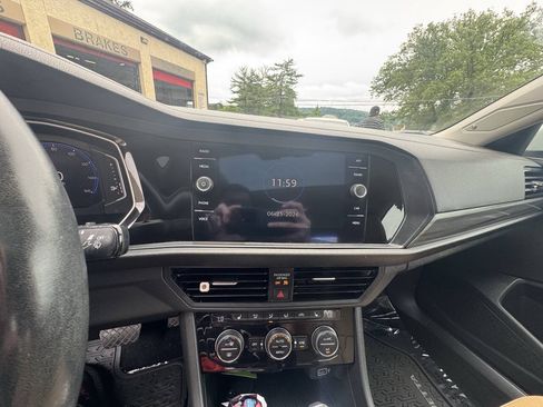 Used 2019 Volkswagen Jetta SEL FWD image 35