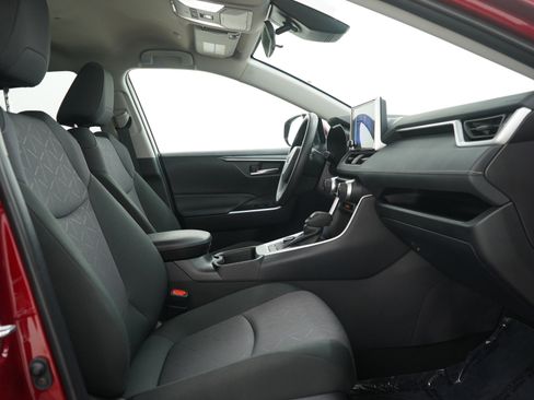 Used 2025 Toyota RAV4 XLE image 12