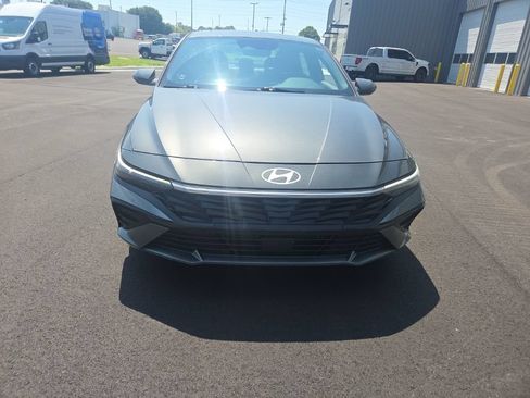 Used 2024 Hyundai Elantra Limited FWD image 4