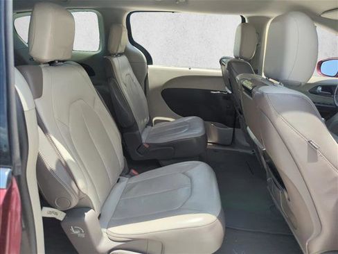 Used 2017 Chrysler Pacifica Touring-L Plus w/ Tire & Wheel Group image 23