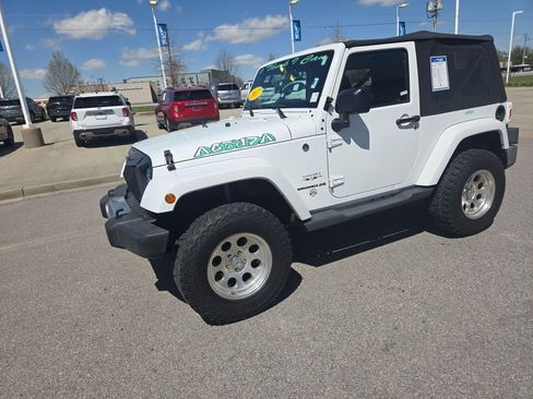 Used 2017 Jeep Wrangler Sahara w/ Connectivity Group image 6