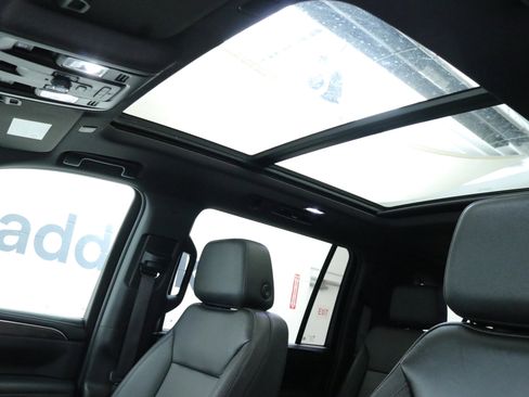 Used 2023 Chevrolet Suburban Z71 w/ Luxury Package image 26