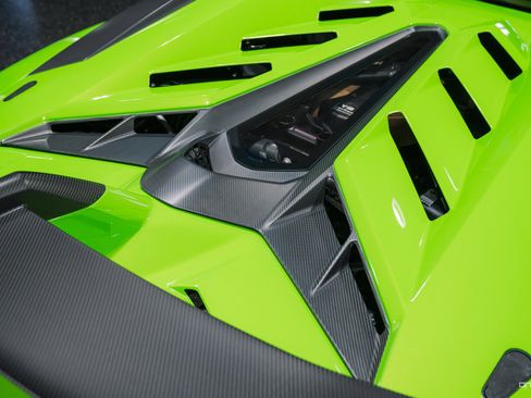 Used 2021 Lamborghini Aventador SVJ image 3