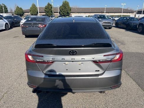 Used 2025 Toyota Camry SE image 6