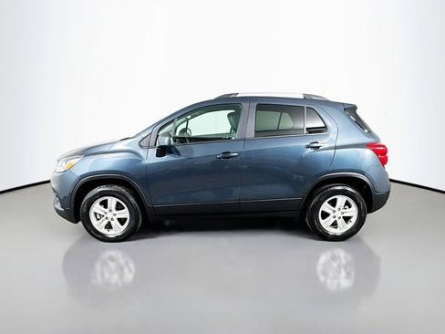 Used 2021 Chevrolet Trax LT w/ LT Convenience Package image 2
