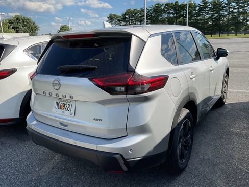 Used 2025 Nissan Rogue SV AWD/4WD image 11