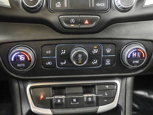 Used 2023 GMC Terrain SLT image 31