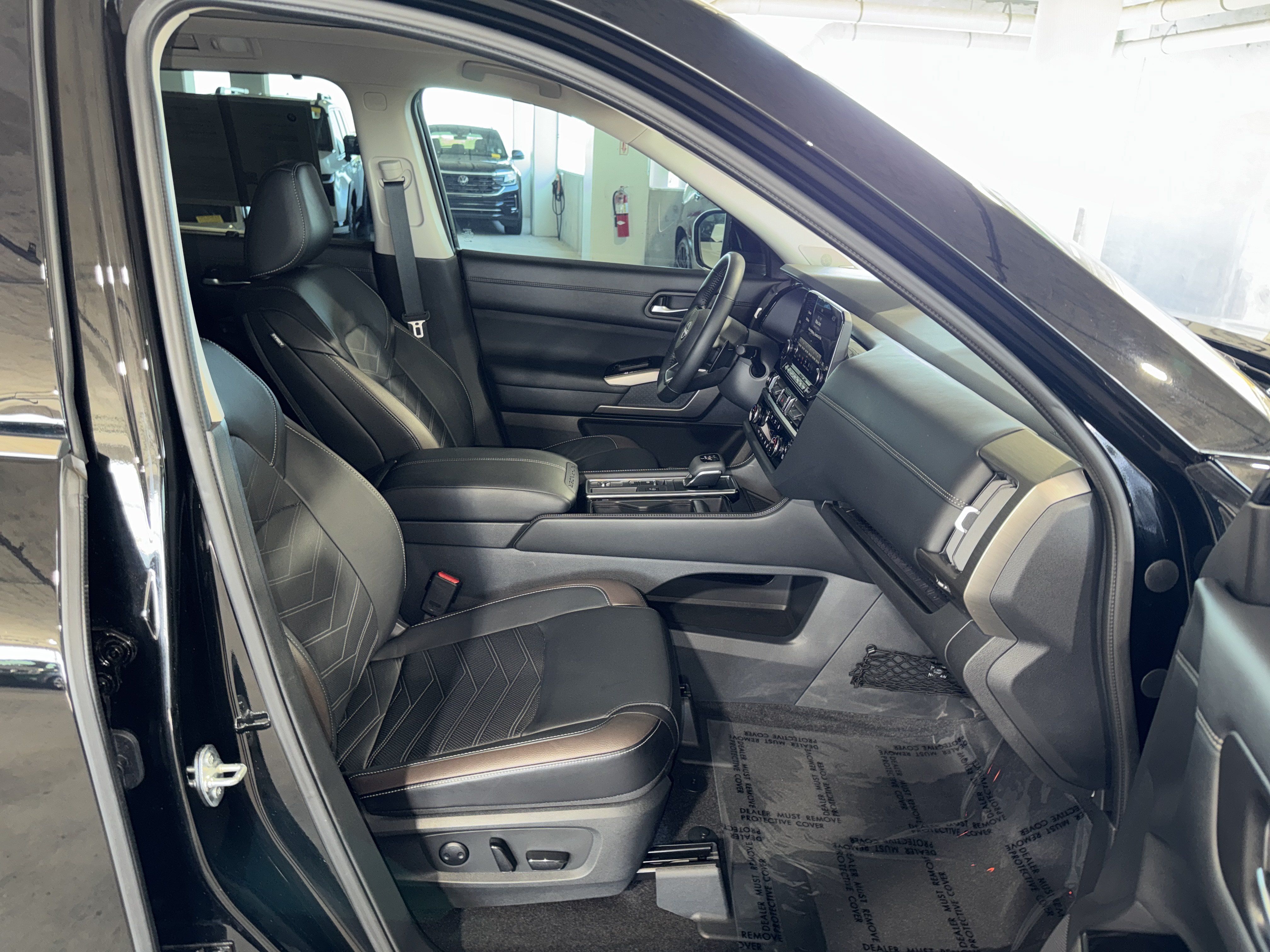 Used 2024 Nissan Pathfinder Platinum FWD image 12