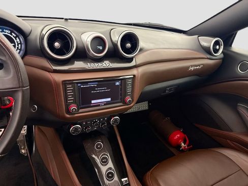 Used 2016 Ferrari California T RWD image 23