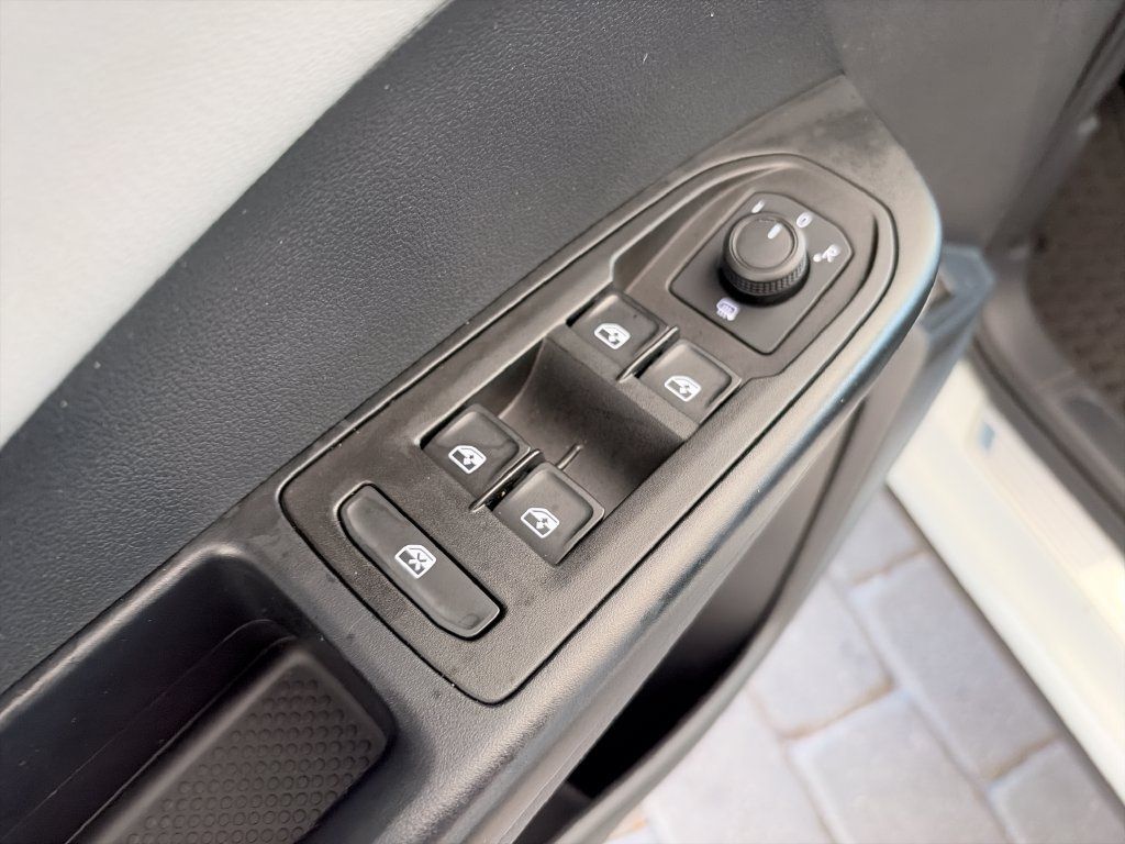 Certified 2023 Volkswagen Taos SE w/ Panoramic Sunroof Package FWD image 10