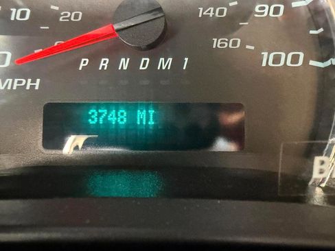 Used 2025 Chevrolet Express 2500 w/ Driver Convenience Package image 23