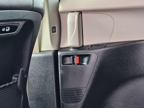 Used 2024 Chrysler Pacifica Touring-L image 23