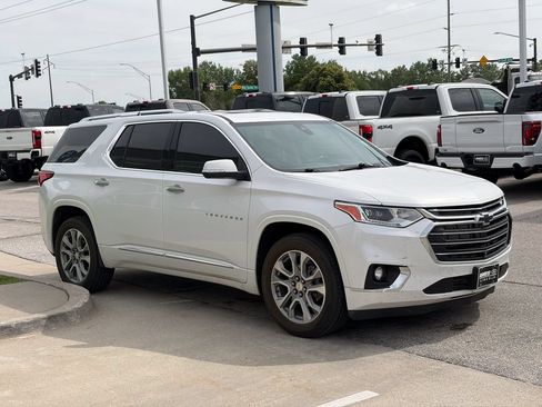 Used 2021 Chevrolet Traverse Premier w/ LPO, Floor Liner Package AWD/4WD image 7