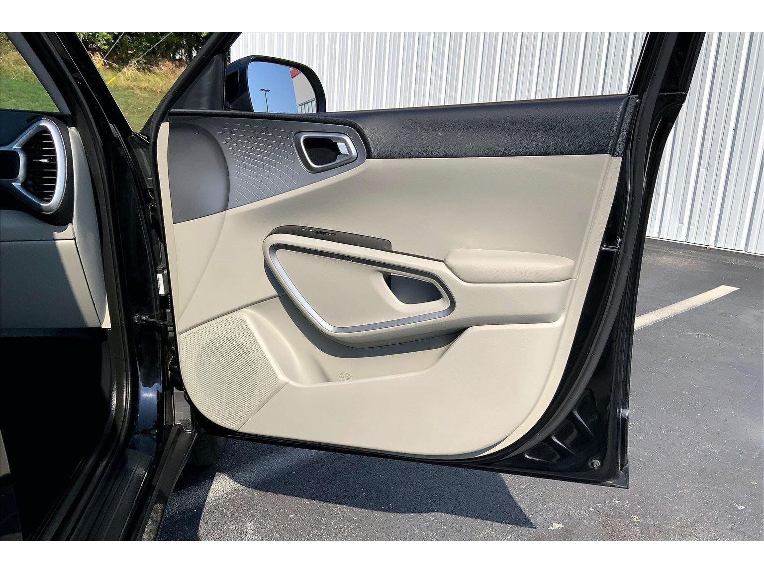 Used 2020 Kia Soul LX FWD image 17