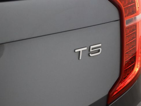 Used 2018 Volvo XC90 T5 Momentum w/ Convenience Package FWD image 40