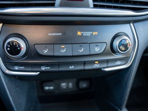 Used 2019 Hyundai Santa Fe SE image 26