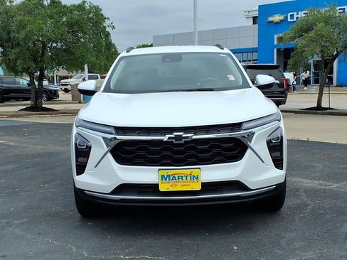 Used 2026 Chevrolet Trax LT w/ LT Convenience Package FWD image 2