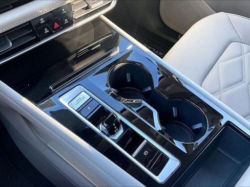 Certified 2026 Volkswagen Atlas SE w/ Black Wheel Package image 17