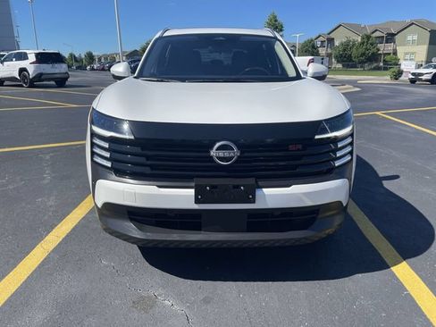 Used 2025 Nissan Kicks SR w/ SR Premium Package AWD/4WD image 11