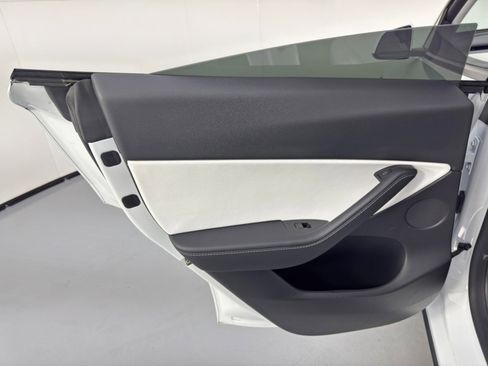 Used 2021 Tesla Model Y Long Range image 43