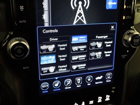 Used 2021 RAM 1500 Limited AWD/4WD image 29