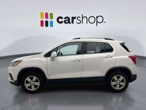 Used 2017 Chevrolet Trax LT w/ Driver Confidence Package image 2