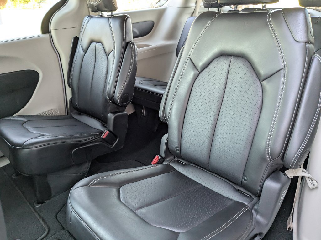 Used 2024 Chrysler Pacifica Touring-L FWD image 24