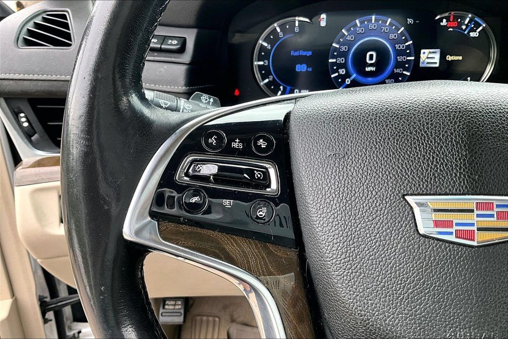 Used 2020 Cadillac Escalade Luxury AWD/4WD image 11
