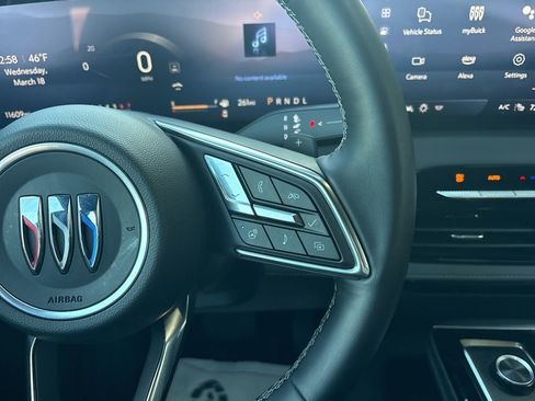 Used 2025 Buick Enclave Preferred AWD/4WD image 17