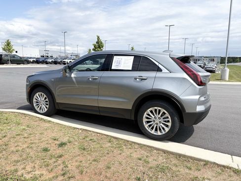 Used 2024 Cadillac XT4 Luxury w/ Cold Weather Package FWD image 5