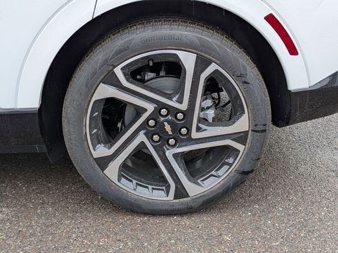 New 2026 Chevrolet Equinox EV LT w/ Convenience Package II FWD image 18