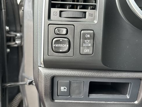 Used 2018 Toyota Sequoia TRD Sport AWD/4WD image 9