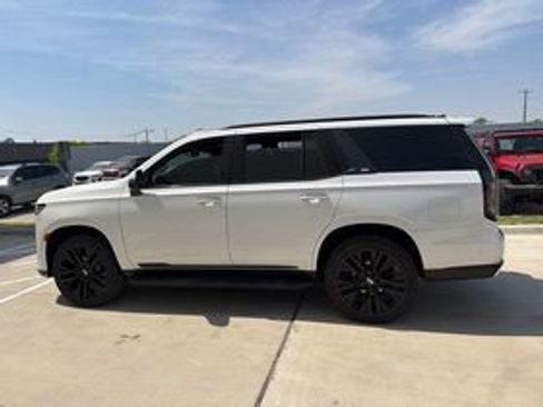 Used 2021 Cadillac Escalade Premium Luxury w/ LPO, Illumination Package image 6