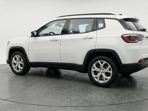 Used 2025 Jeep Compass Latitude image 6