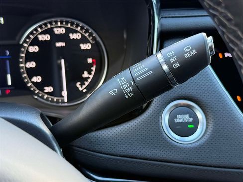 Used 2025 Cadillac XT6 Luxury image 32