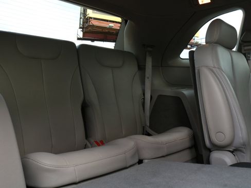 Used 2004 Chrysler Pacifica AWD image 40