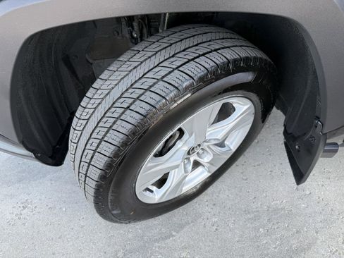 Used 2021 Toyota RAV4 XLE w/ Convenience Package AWD/4WD image 50