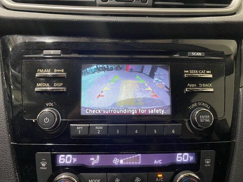 Used 2015 Nissan Rogue SV FWD image 6