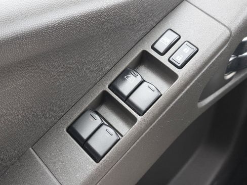 Used 2018 Nissan Frontier PRO-4X image 9