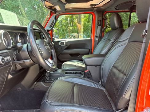 Used 2019 Jeep Wrangler Unlimited Sahara AWD/4WD image 13