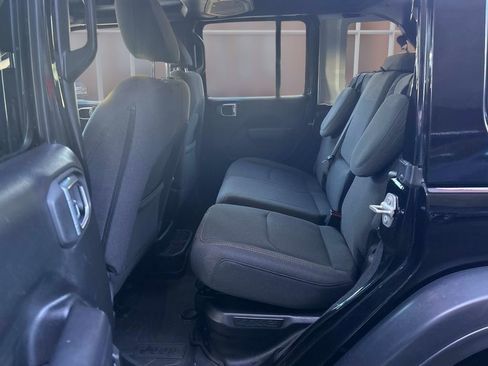 Used 2024 Jeep Wrangler Unlimited image 12