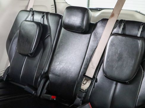 Used 2023 Chrysler Pacifica Touring-L FWD image 25