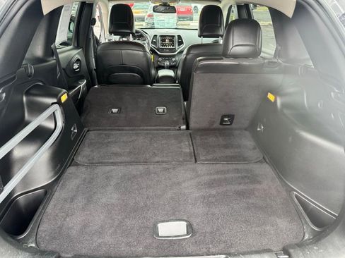 Used 2017 Jeep Cherokee Trailhawk w/ Trailer Tow Group image 24